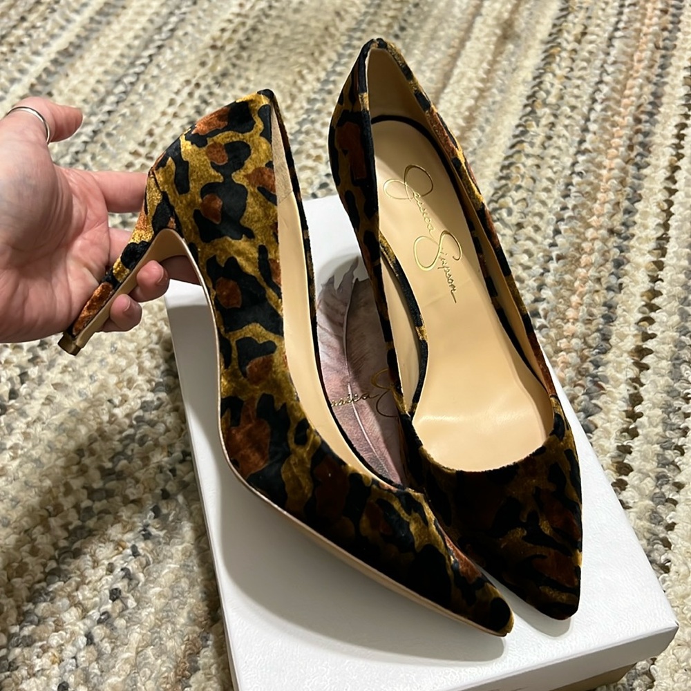 EUC Jessica Simpson Levin leopard print pumps